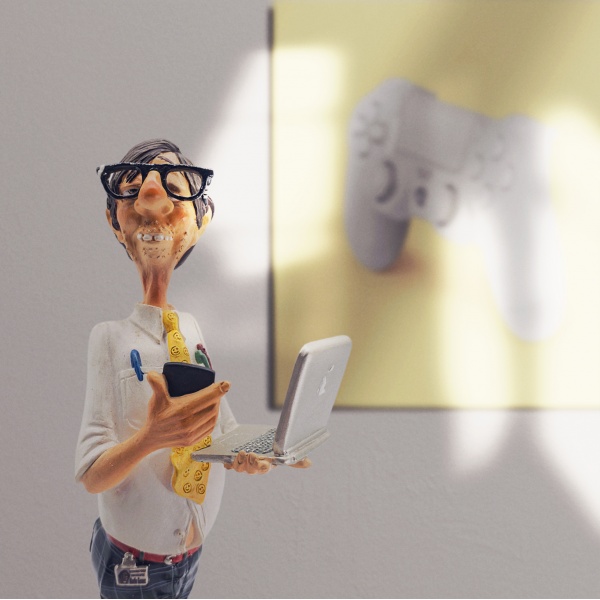 The Computer Expert, Renkli El Boyaması, Dekoratif Figür 23cm