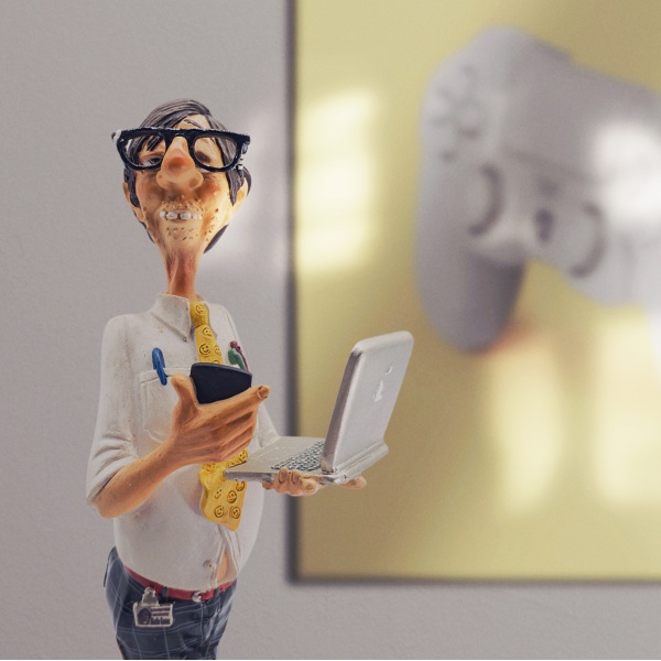 The Computer Expert, Renkli El Boyaması, Dekoratif Figür 42 cm