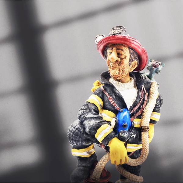 The Fire Fighter, Renkli El Boyaması, Dekoratif Figür 12x12x23 cm