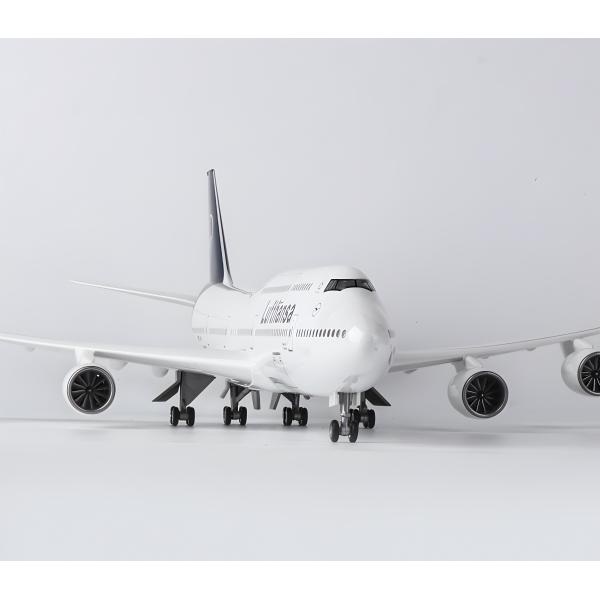 1/160 Boeing 747-8 Lutfhansa, Hazır Yolcu Uçağı Maketi (47 cm)