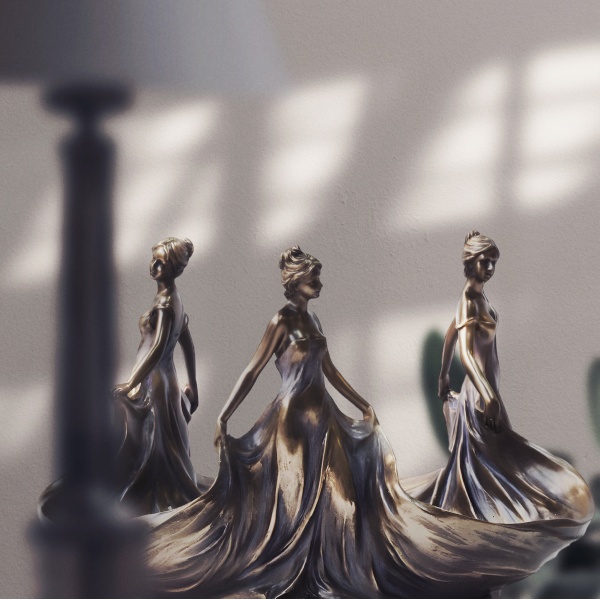 Art Nouveau Üç Kadınlı Kase, Bronz ve Renkli El Boyaması, Dekoratif 23x22,5x15,5 cm