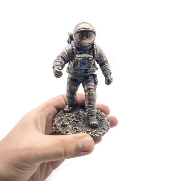 Yürüyen Astranot Figürü, Renkli El Boyaması, Dekoratif Heykel 7,5x7,5x12 cm