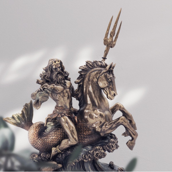 At Üzerinde Poseidon Figürü, Bronz ve Renkli El Boyaması, Mitolojik Heykel 23x12,5x27 cm