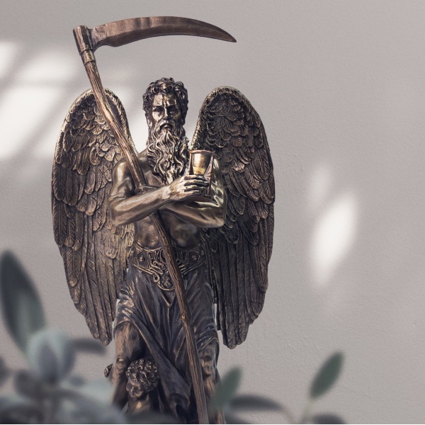 Çocuklu ve Oraklı Kronos Figürü, Bronz El Boyaması, Dekoratif Heykel 15x12x27,5 cm