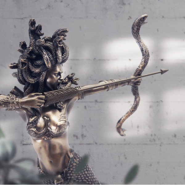 Medusa Figürü, Bronz El Boyaması, Mitolojik Heykel 15,5x9x23 cm