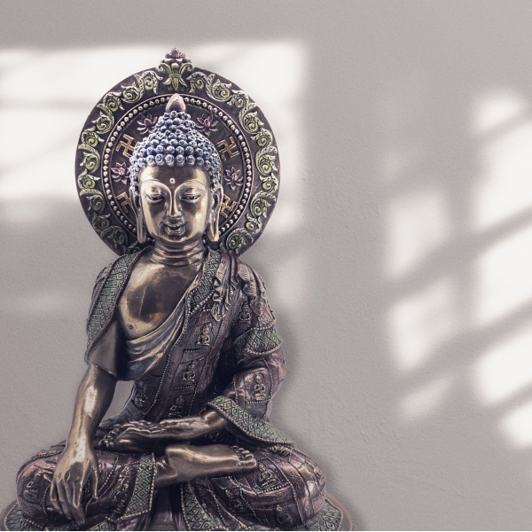 Shakyamuni Buddha Figürü, Bronz ve Renkli El Boyaması, Dekoratif Heykel 20x12x27,5 cm