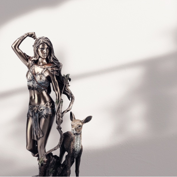 Yunan Tanrıçası Artemis Figürü, Bronz El Boyaması, Mitolojik Dekor Heykel 12x11x25 cm