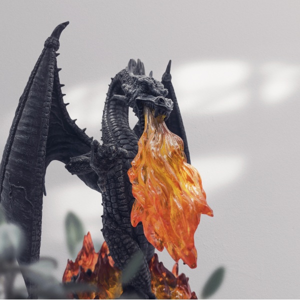 Ateş Püsküren Ejderha Figürü, Renkli El Boyaması, Dekoratif Heykel 17x17x22 cm
