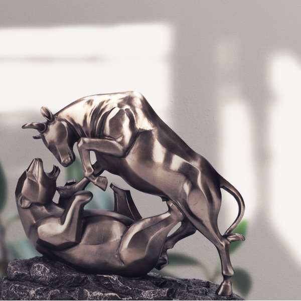 Ayı ve Boğa Dövüşü Figürü Para Piyasaları Simgesi, Bronz El Boyaması, Dekoratif Heykel 19x10x16 cm