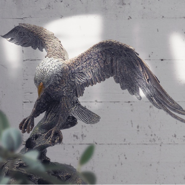 Kanatları Açık Kartal Figürü, Bronz ve Renkli El Boyaması, Dekoratif Heykel 40x23x30,5 cm