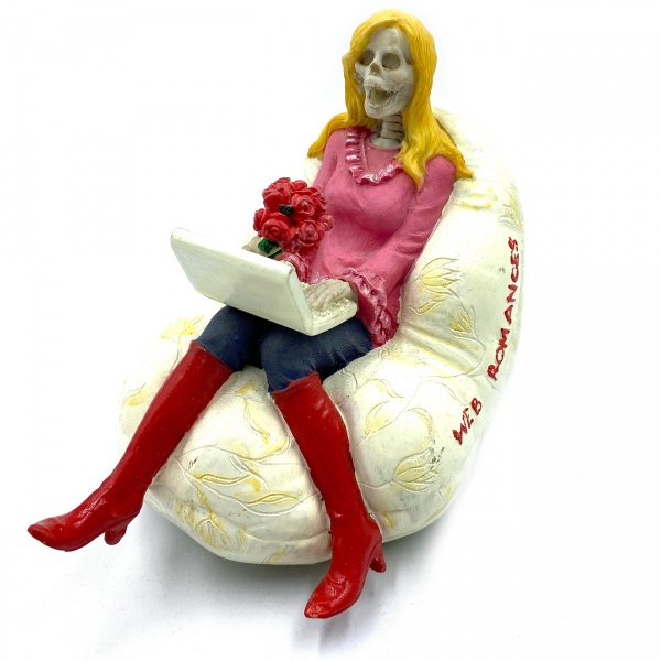 Oturan Kadın İskelet Figürü, El Boyaması 14x9x12 cm