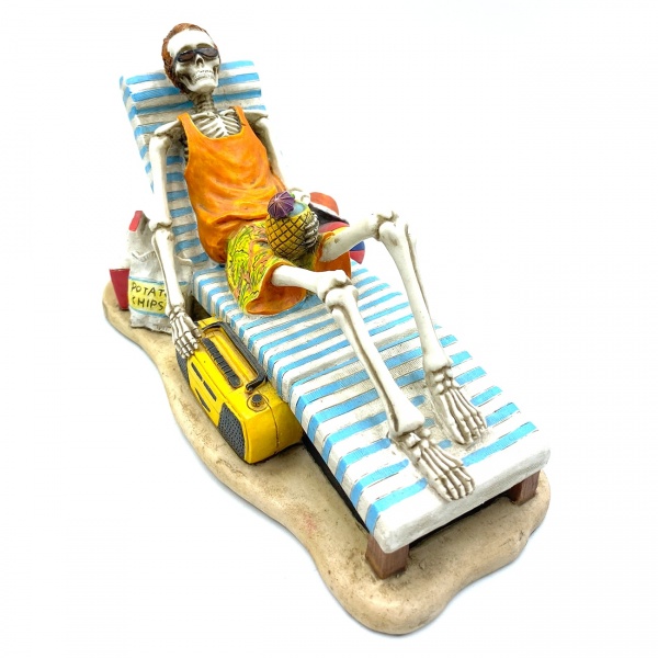 Tatilde İskelet Figürü, El Boyaması 19x10x9.5 cm