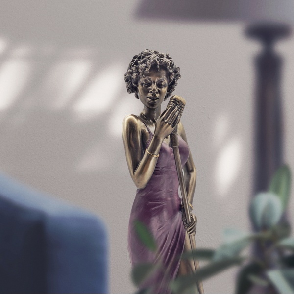 Şarkı Söyleyen Jazz Kadın Figürü, Renkli ve Bronz El Boyaması, Dekoratif Heykel 10x10x31 cm