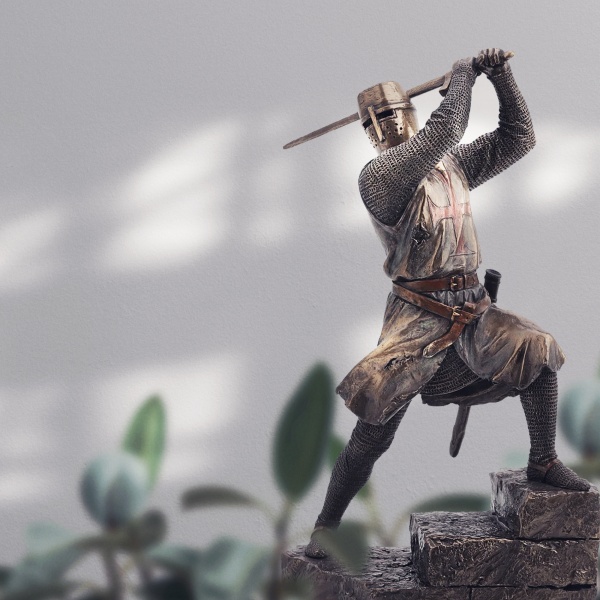 Tapınak Şovalyesi Figürü Kılıçlı, Bronz ve Renkli El Boyaması, Dekoratif Heykel 19,5x12,8x30,5 cm