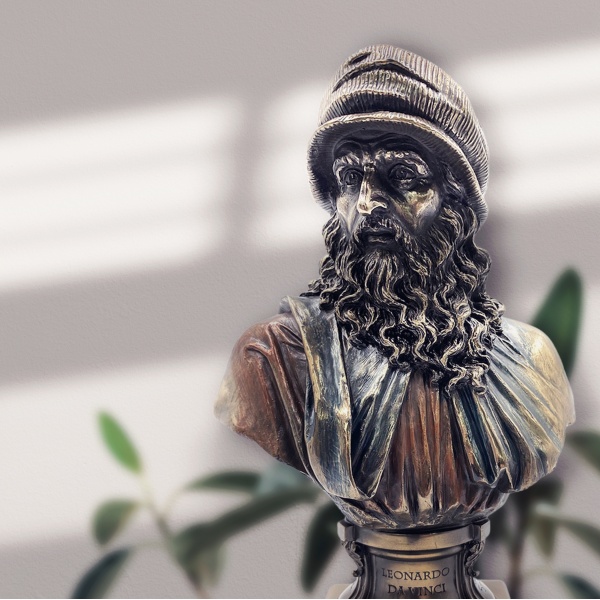 Leonardo Da Vinci Figürü, El Boyaması 14,5x9,5x23 cm
