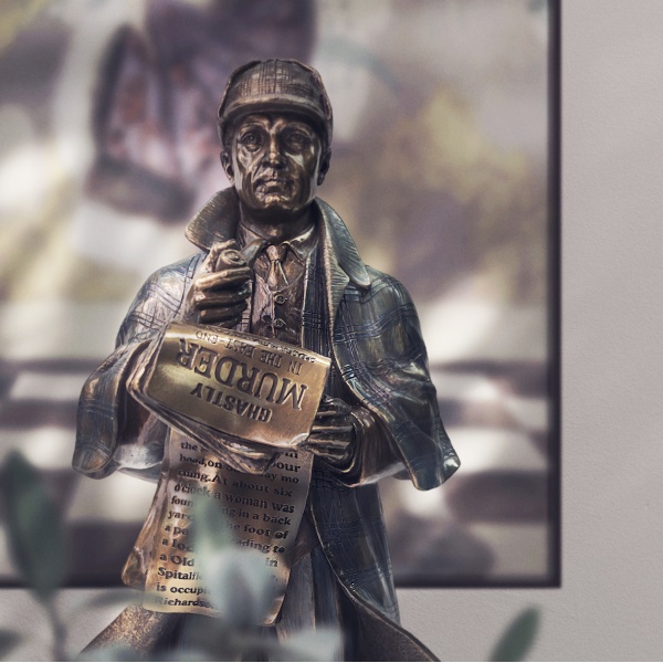 Sherlock Holmes Figürü, Bronz ve Renkli El Boyaması, Dekoratif Heykel 13,5x9,5x28 cm